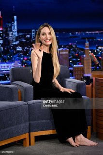 Angelina Jolie feet photo thumbnail