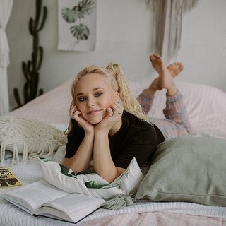 Angelina Melnikova feet photo 15