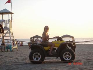 Angelique Boyer feet photo thumbnail