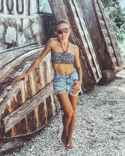 Angelique Boyer feet photo thumbnail