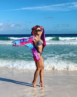 Angelique Boyer feet photo thumbnail