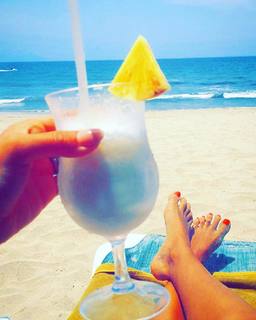 Angelique Cabral feet photo 7