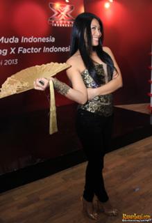 Anggun feet photo 11