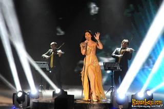 Anggun feet photo 4