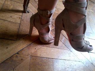 Anggun feet photo 8