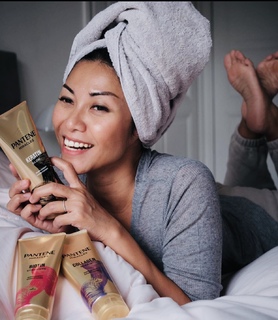 Anggun feet photo 11