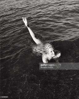 Angie Dickinson feet photo thumbnail