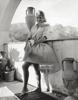 Angie Dickinson feet photo thumbnail