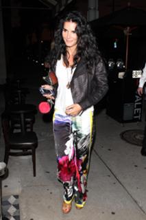 Angie Harmon feet photo thumbnail