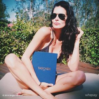 Angie Harmon feet photo thumbnail