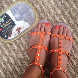 Angie Harmon feet photo thumbnail