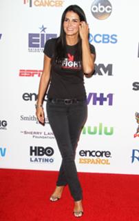 Angie Harmon feet photo thumbnail