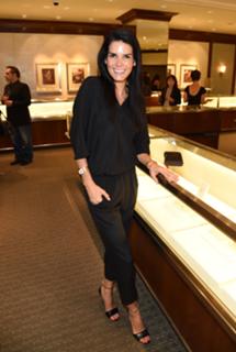 Angie Harmon feet photo thumbnail