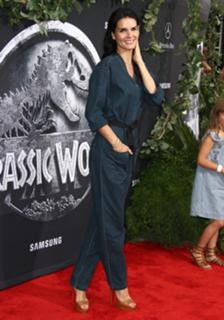 Angie Harmon feet photo thumbnail
