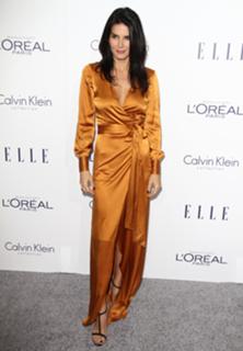 Angie Harmon feet photo thumbnail