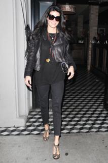 Angie Harmon feet photo thumbnail