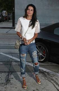 Angie Harmon feet photo thumbnail