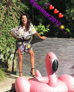 Angie Harmon feet photo thumbnail