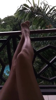 Angie Harmon feet photo thumbnail