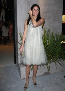 Angie Harmon feet photo thumbnail