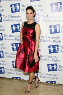 Angie Harmon feet photo thumbnail
