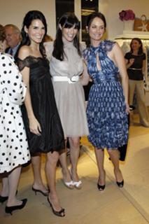 Angie Harmon feet photo thumbnail