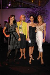 Angie Harmon feet photo thumbnail