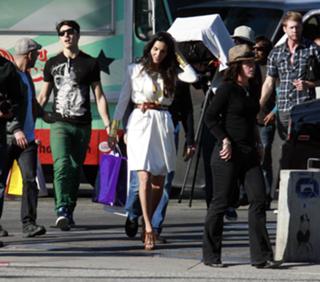 Angie Harmon feet photo thumbnail