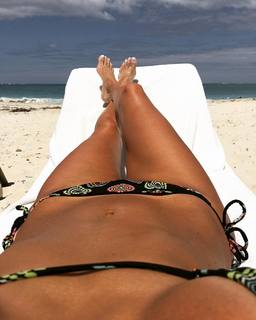 Angie Harmon feet photo thumbnail