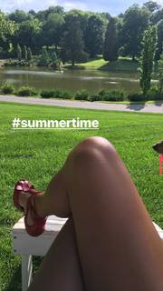 Angie Harmon feet photo thumbnail