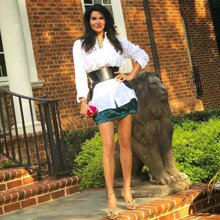 Angie Harmon feet photo thumbnail