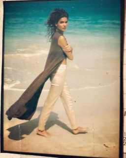 Angie Harmon feet photo thumbnail