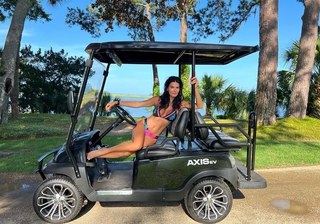 Angie Harmon feet photo thumbnail