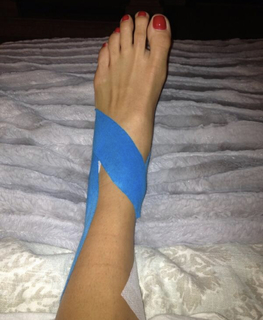 Angie Harmon feet photo thumbnail