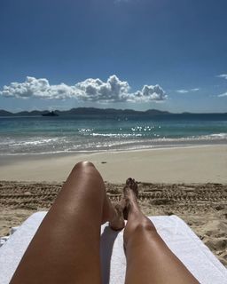 Angie Harmon feet photo thumbnail
