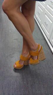 Angie Harmon feet photo thumbnail