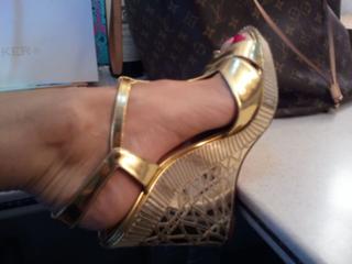 Angie Harmon feet photo thumbnail