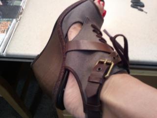 Angie Harmon feet photo thumbnail