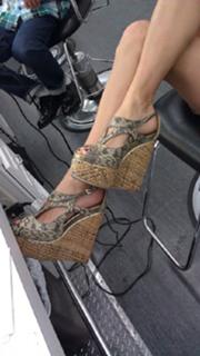 Angie Harmon feet photo thumbnail