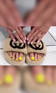 Angie Harmon feet photo thumbnail