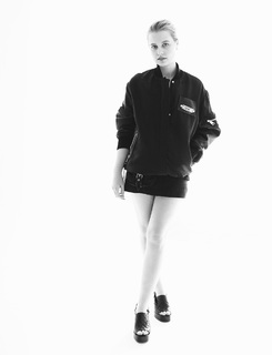 Angourie Rice feet photo thumbnail