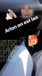 Angèle feet photo thumbnail