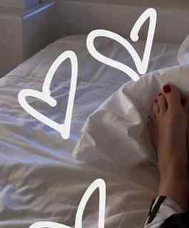 Angèle feet photo thumbnail