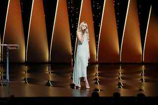 Angèle feet photo thumbnail