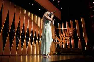 Angèle feet photo thumbnail