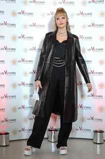 Angèle feet photo thumbnail