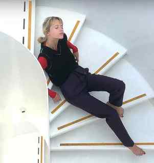 Angèle feet photo thumbnail