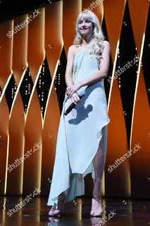 Angèle feet photo thumbnail