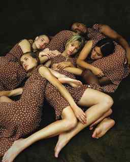 Angèle feet photo thumbnail