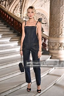 Angèle feet photo thumbnail